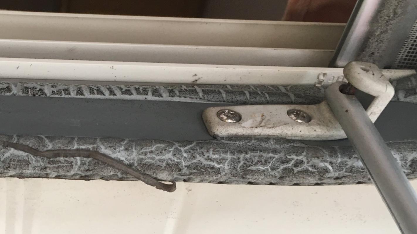 Rubber seal that has started to split Rubber seal that has started to split