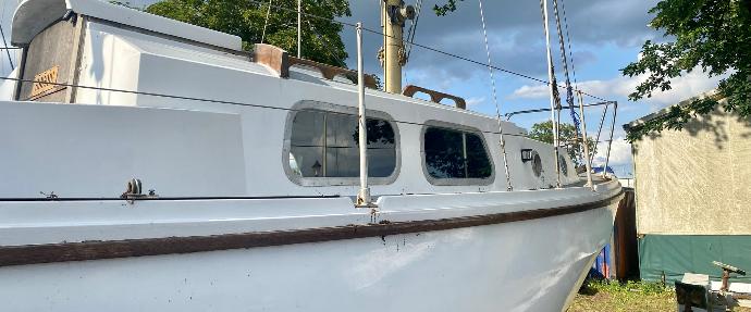 Boat in a boatyard with a fixed aluminium window frames