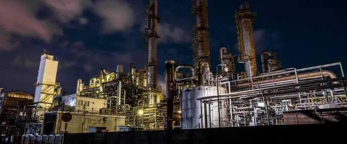 Example of silicone rubber being used in an industrial setting Example of silicone rubber being used in an industrial setting