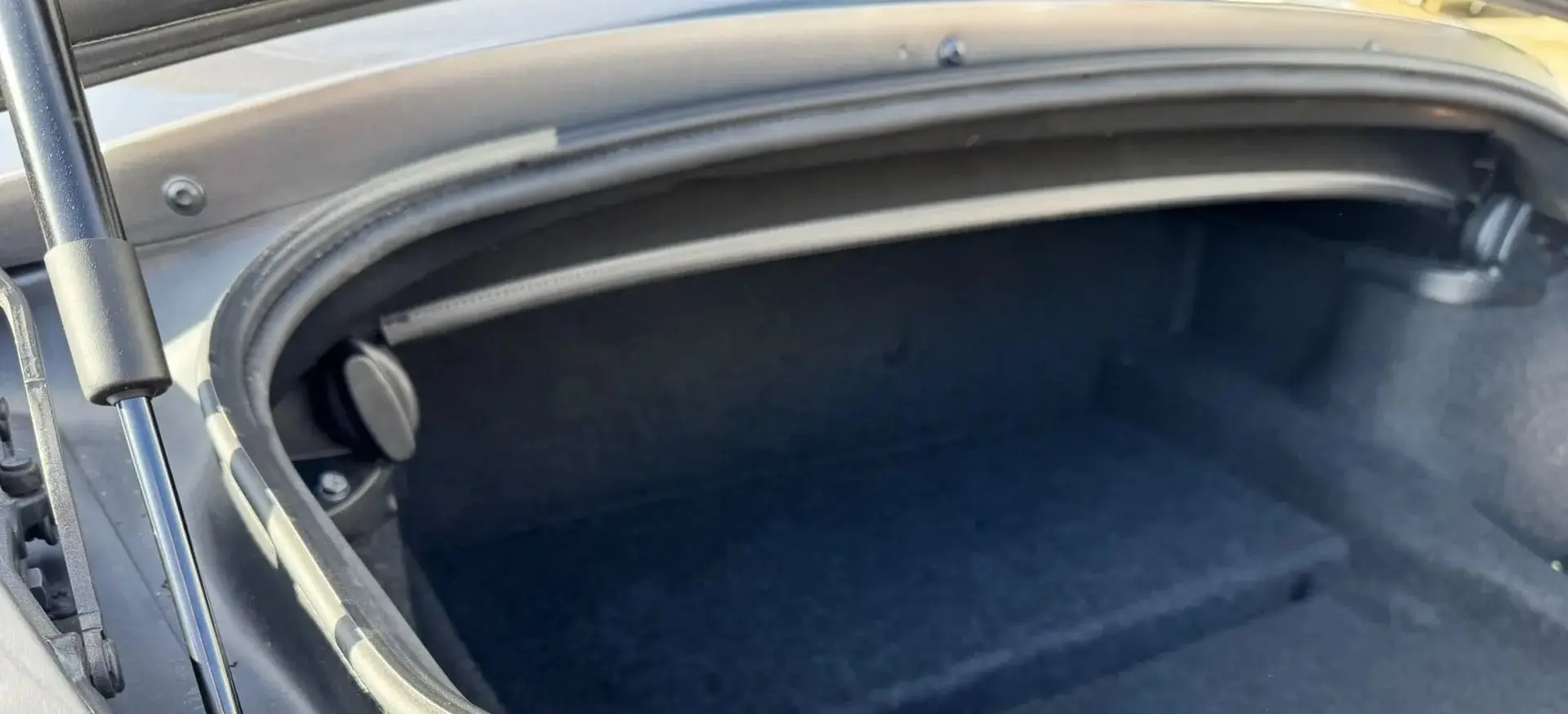 How to replace a car boot seal
